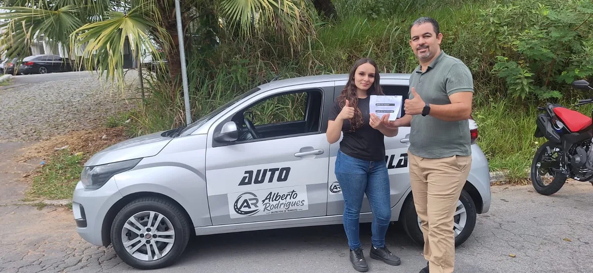 Aluna aprovada com o instrutor Alberto Rodrigues em Santa Luzia